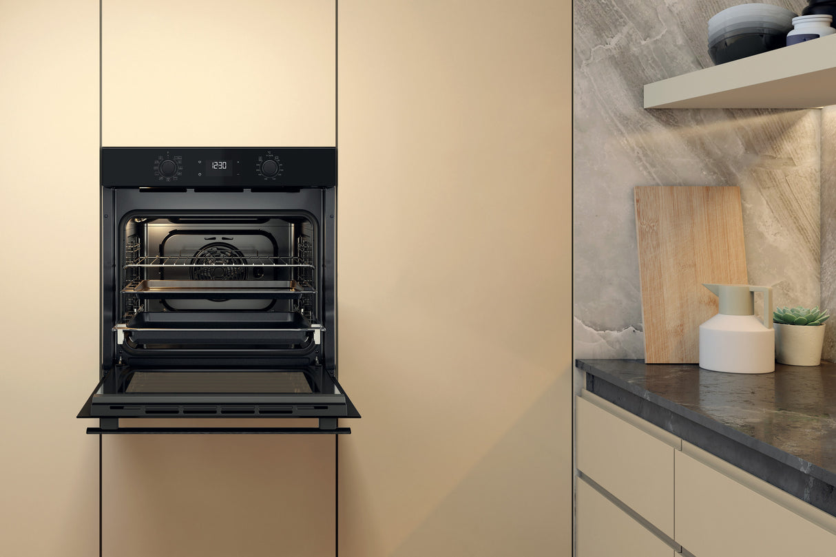 Whirlpool OMK58HU1B 71 l A+ Zwart