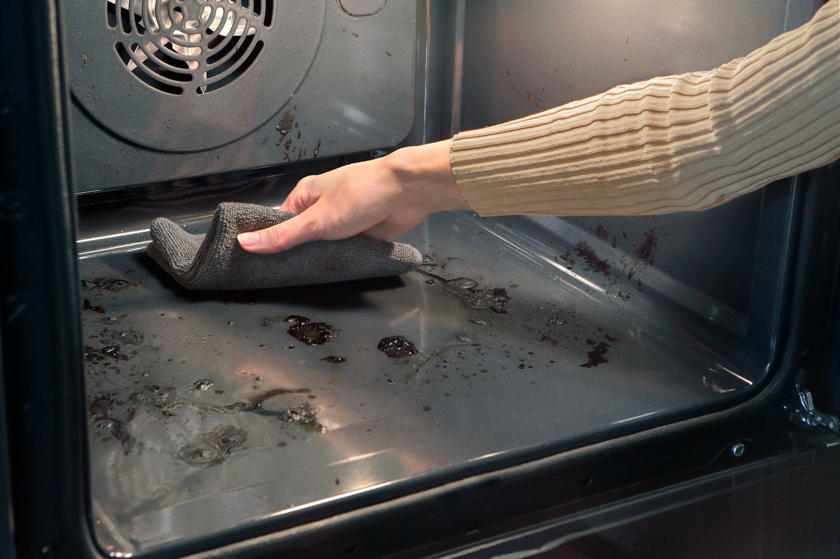 Whirlpool W7 OM4 4S1 P BL 73 l A+ Zwart