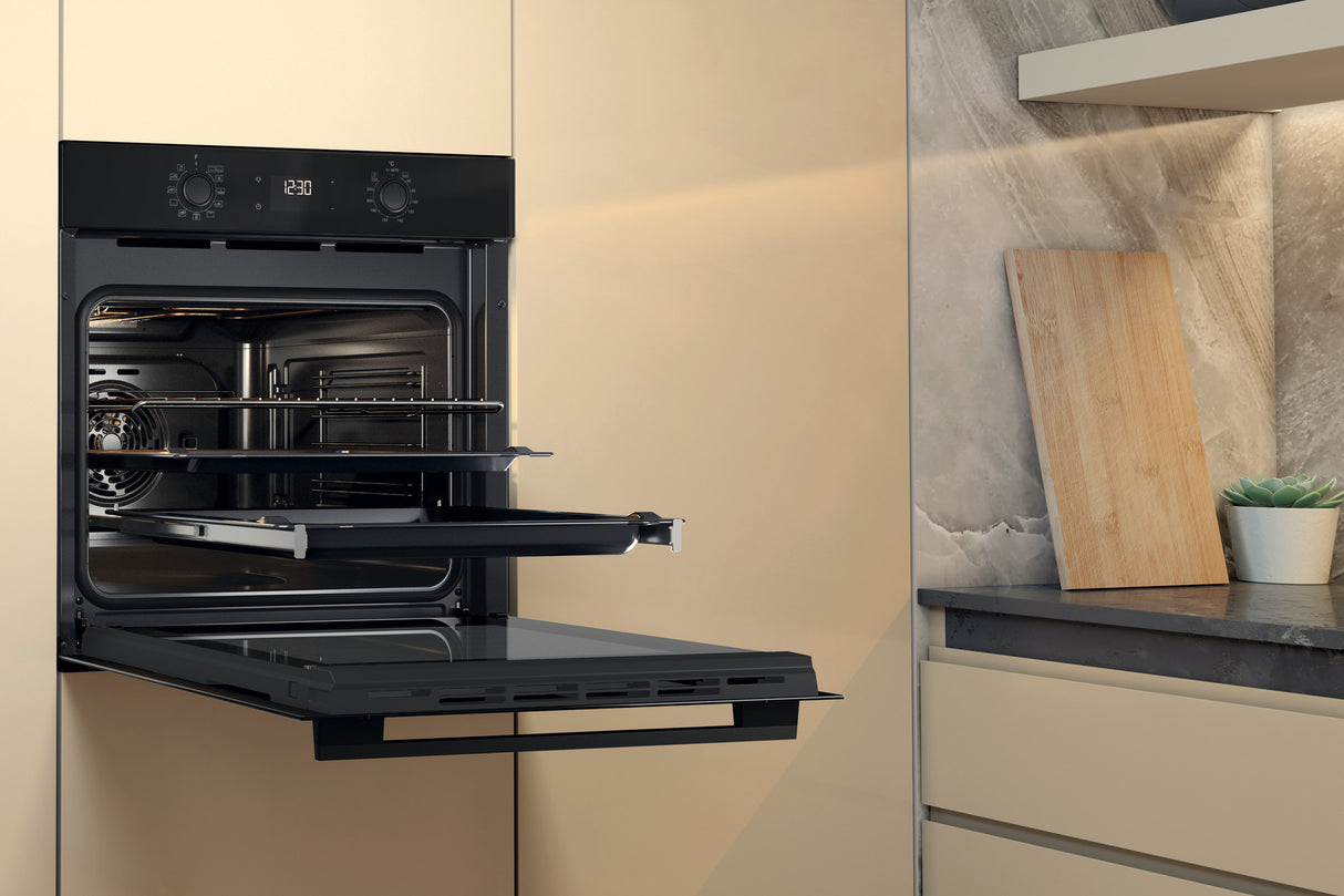 Whirlpool OMK58HU1B 71 l A+ Zwart