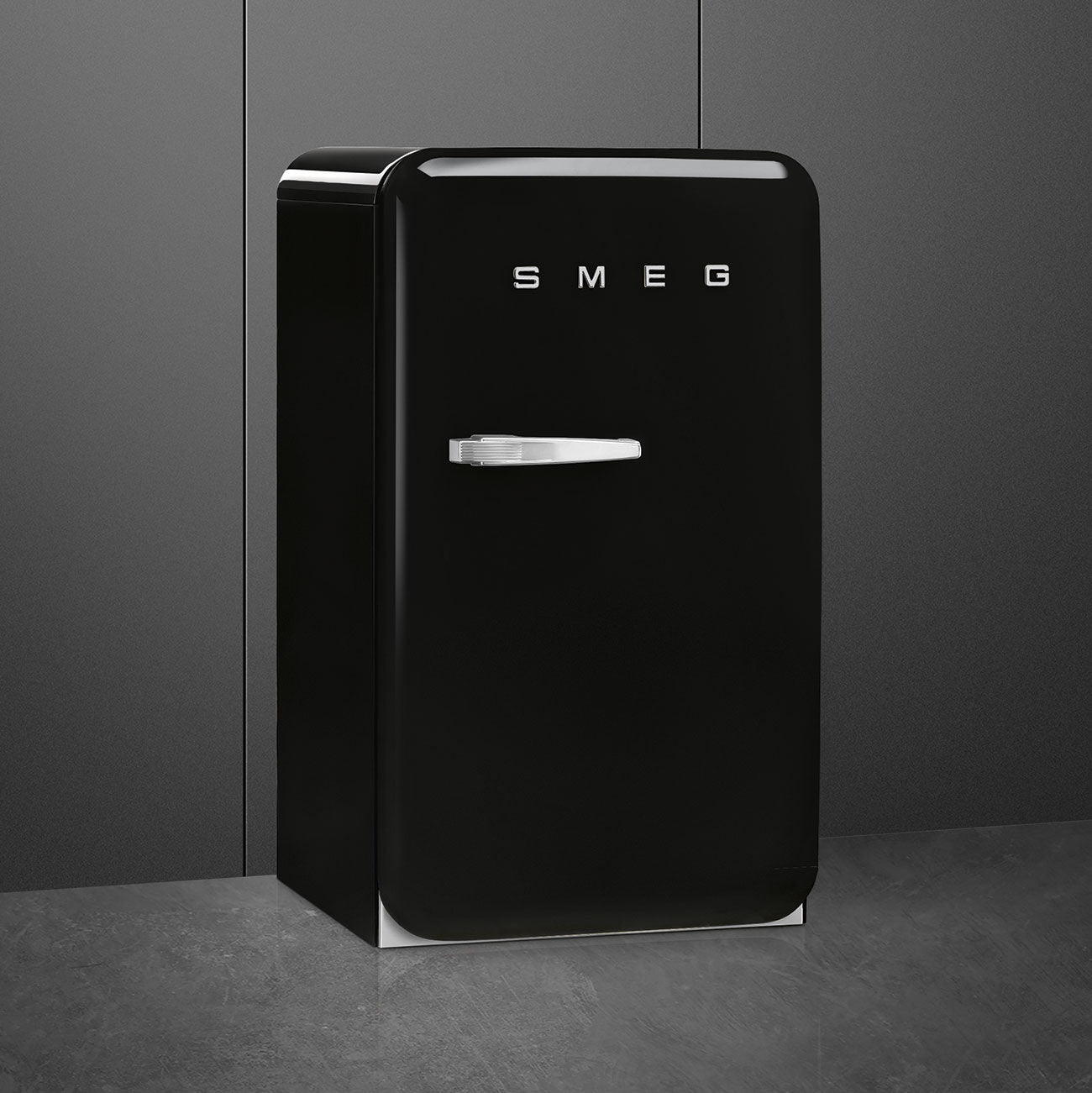 SMEG FAB10HRBL6 zwarte retrokoelkast interieur