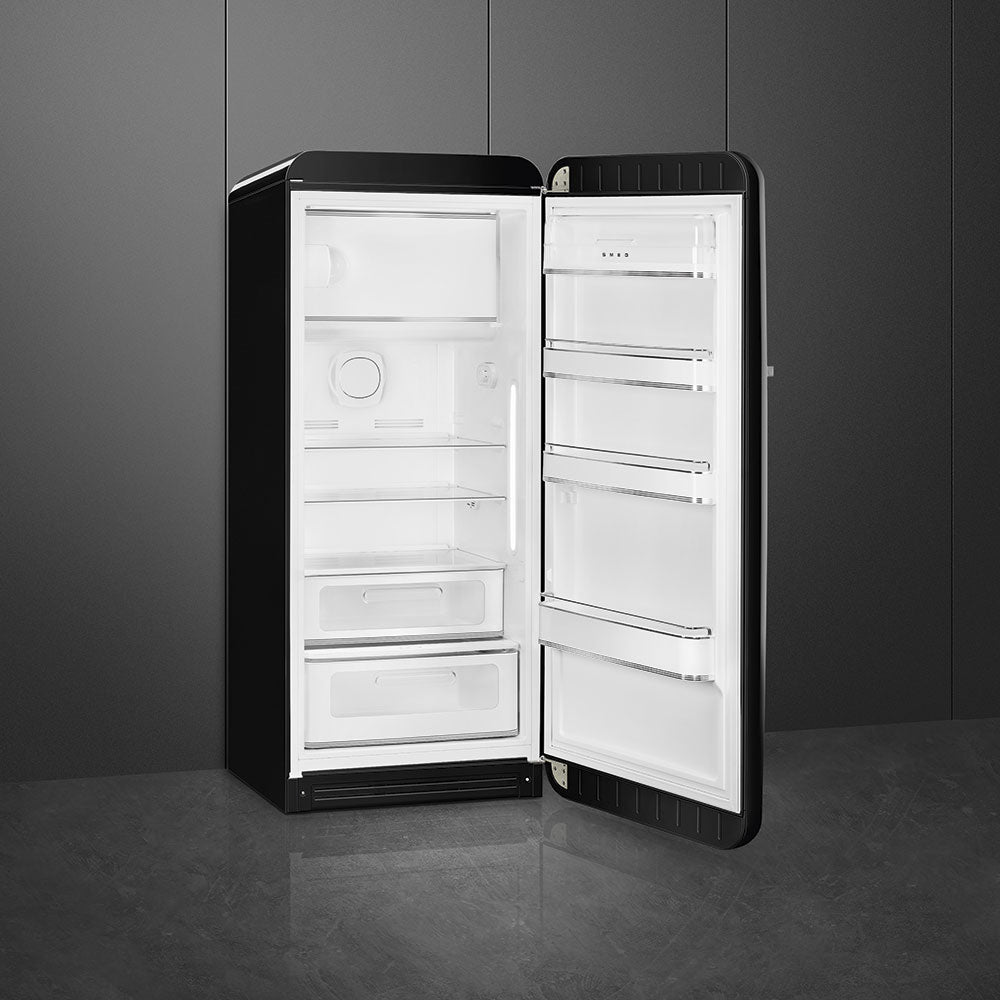 SMEG FAB28RBL6 zwarte retrokoelkast geopend