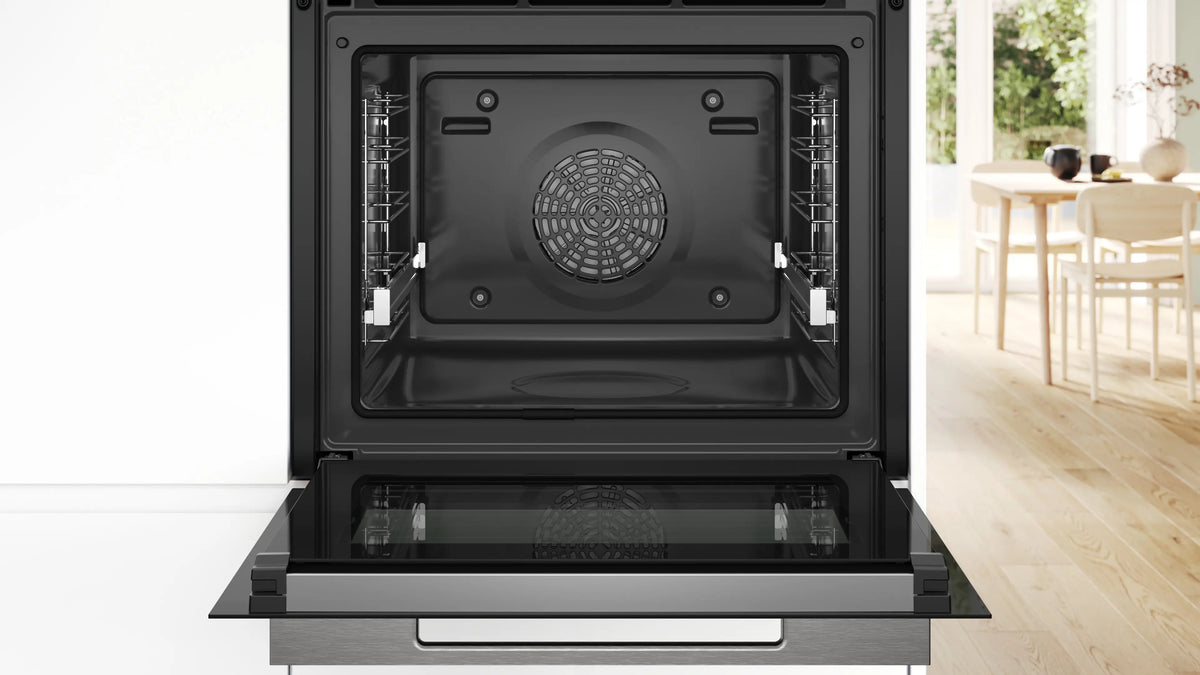 Bosch HBG774KB1F ovenruimte