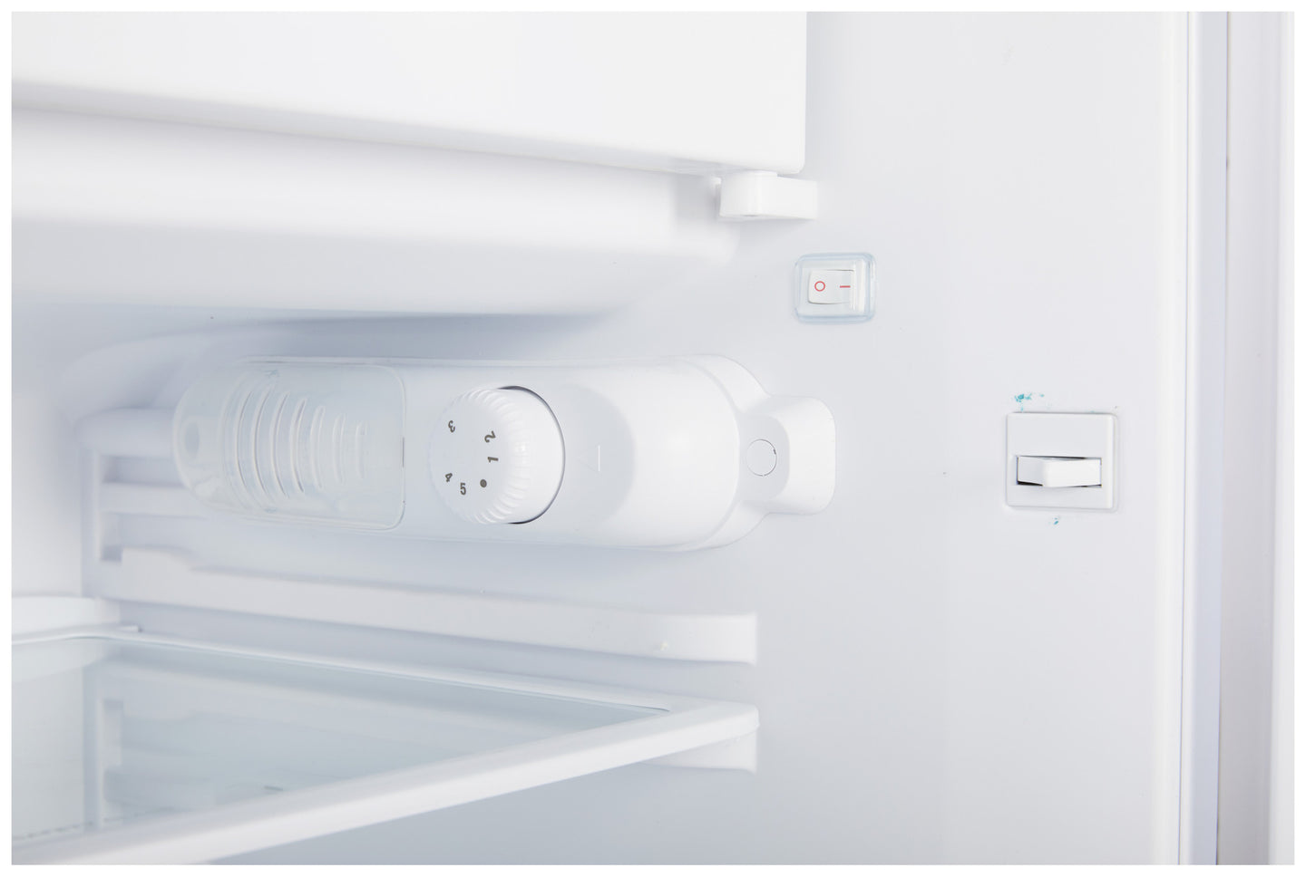 Whirlpool ARG 9421 1N combi-koelkast Ingebouwd 121 l F Wit