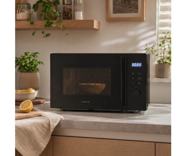 Inventum MN302CB combimagnetron zwart open deur in keuken